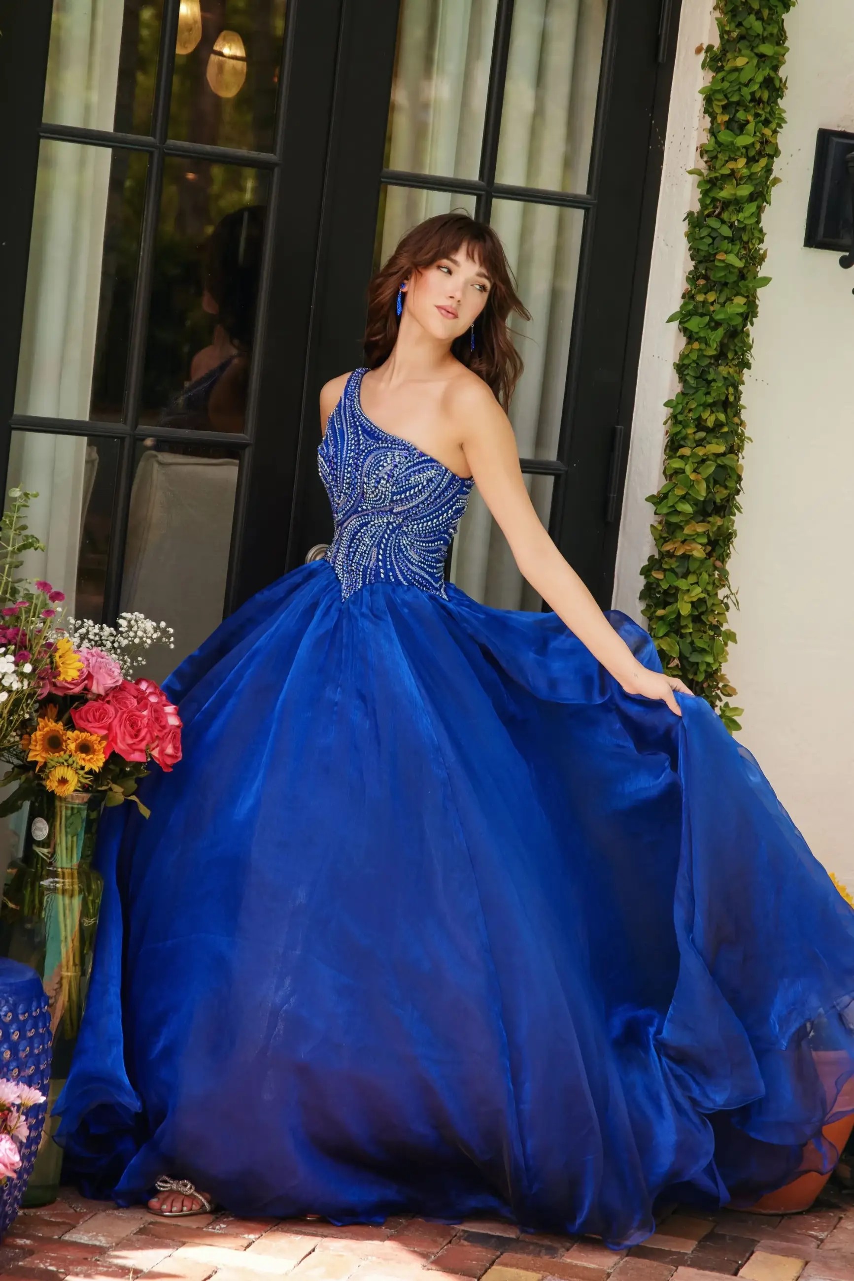 The Impact of Celebrity Red Carpet Looks on Prom Fashion Image